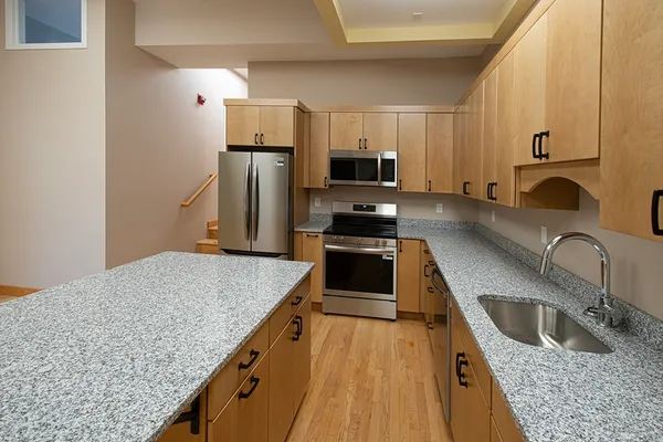 $2,650 | 140 Main Street, Unit 3, Northampton, MA 01060