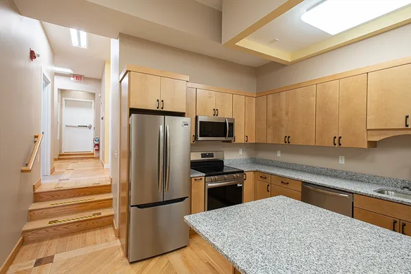 $2,650 | 140 Main Street, Unit 3, Northampton, MA 01060