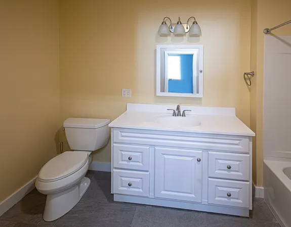 $2,650 | 140 Main Street, Unit 3, Northampton, MA 01060