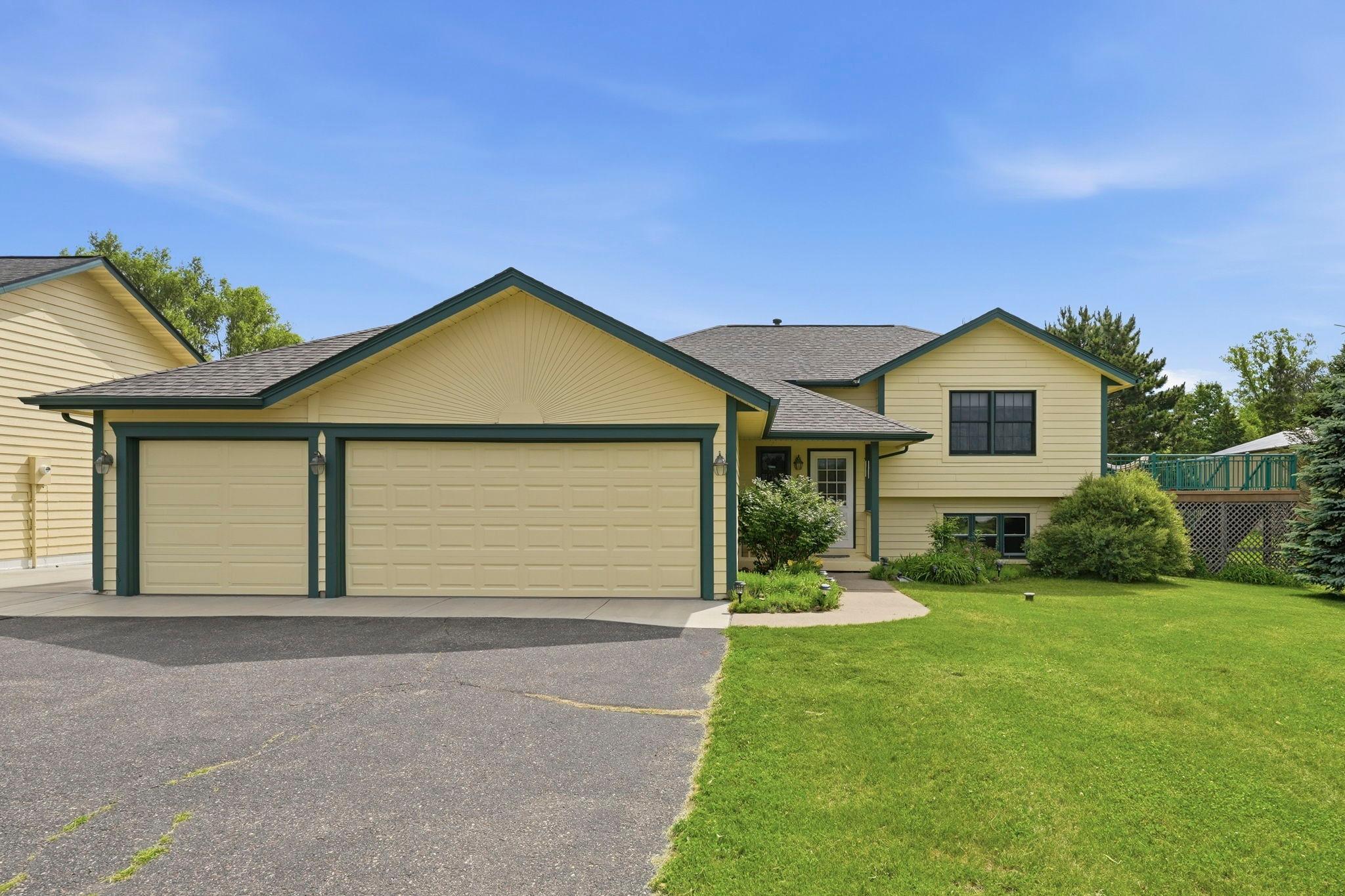 483 Prairie Lane Hudson, WI 54016 - Photo 2 of 25