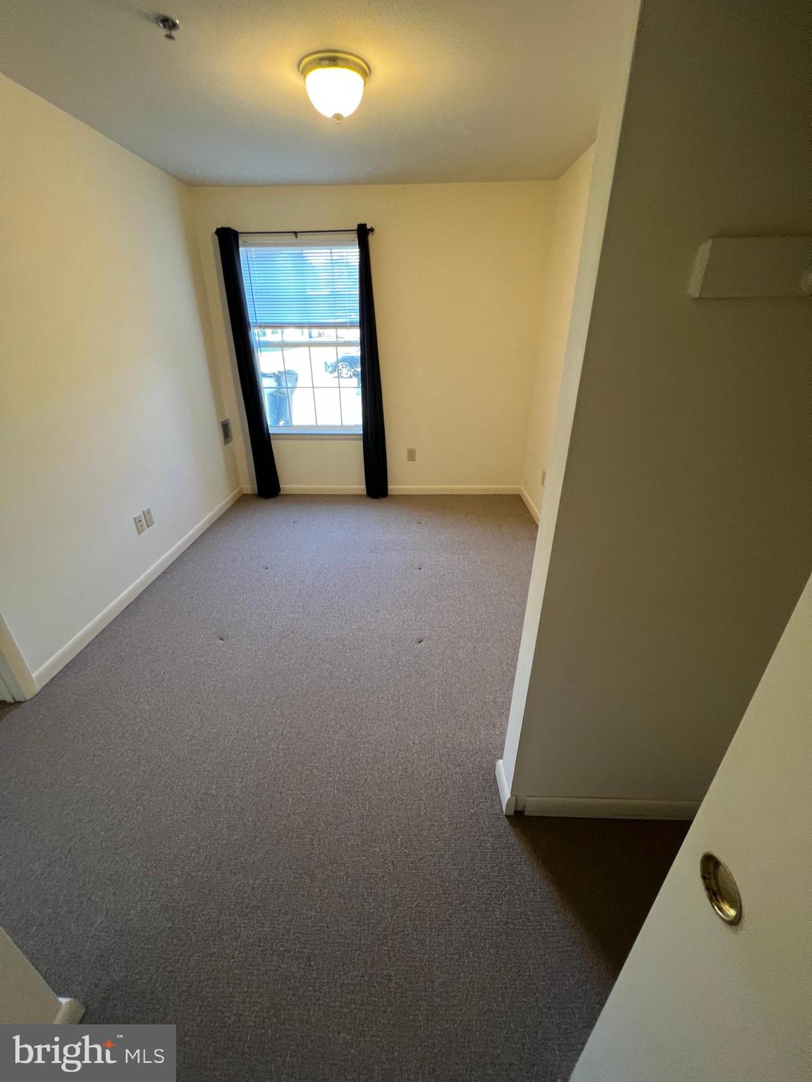 308 Broadway Street, Unit 101 Quantico, VA 22134 - Photo 5 of 6 an empty room with windows