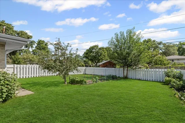 $524,500 | 1605 East Frederick Street, Arlington Heights, IL 60004