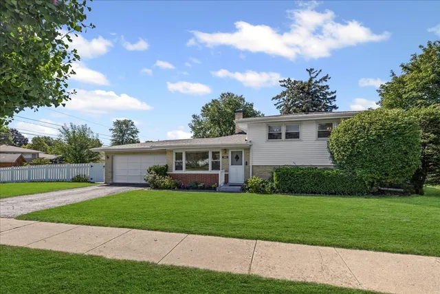 $524,500 | 1605 East Frederick Street, Arlington Heights, IL 60004