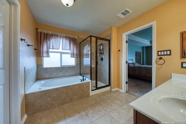 $465,000 | 909 Armour Drive, Cibolo, TX 78108