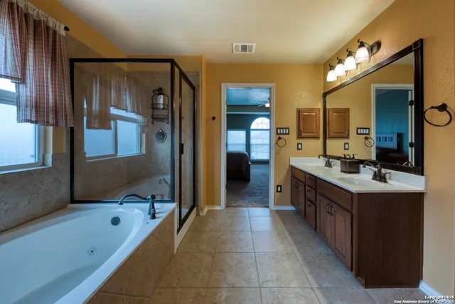 $465,000 | 909 Armour Drive, Cibolo, TX 78108