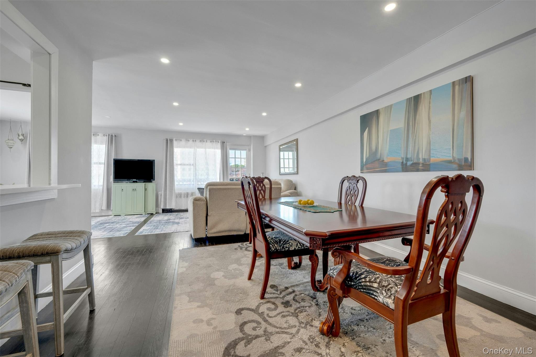 620 Pelham Road, Unit 3C New Rochelle, NY 10805 - Photo 10 of 32 Large Dining Room area