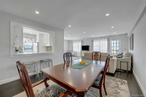 $379,000 | 620 Pelham Road, Unit 3C, New Rochelle, NY 10805
