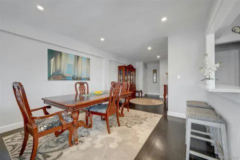 $379,000 | 620 Pelham Road, Unit 3C, New Rochelle, NY 10805