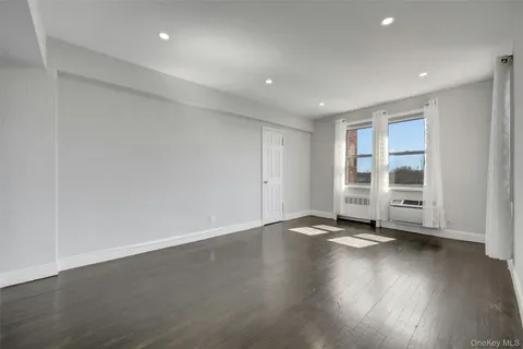 $379,000 | 620 Pelham Road, Unit 3C, New Rochelle, NY 10805