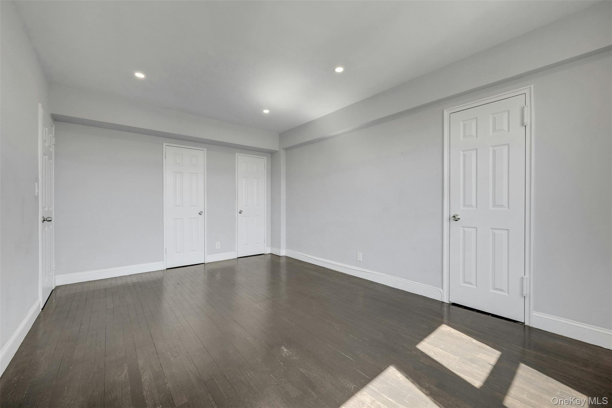620 Pelham Road, Unit 3C New Rochelle, NY 10805 - Photo 15 of 32 3 windows and 3 Closets in the Bedroom