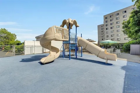 $379,000 | 620 Pelham Road, Unit 3C, New Rochelle, NY 10805