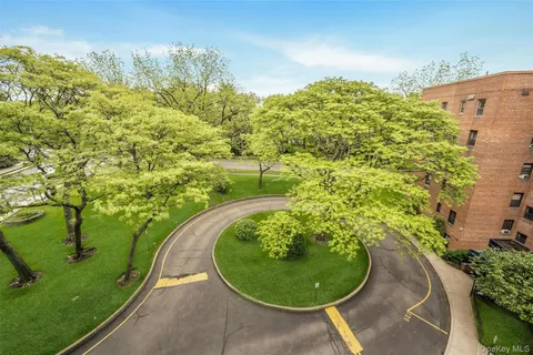 $379,000 | 620 Pelham Road, Unit 3C, New Rochelle, NY 10805