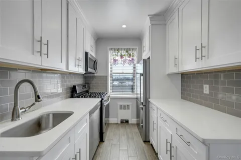 $379,000 | 620 Pelham Road, Unit 3C, New Rochelle, NY 10805