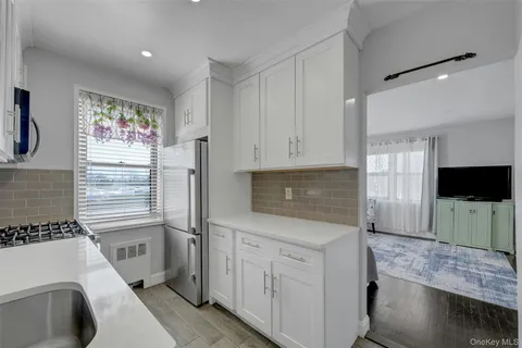 $379,000 | 620 Pelham Road, Unit 3C, New Rochelle, NY 10805