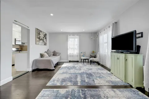 $379,000 | 620 Pelham Road, Unit 3C, New Rochelle, NY 10805
