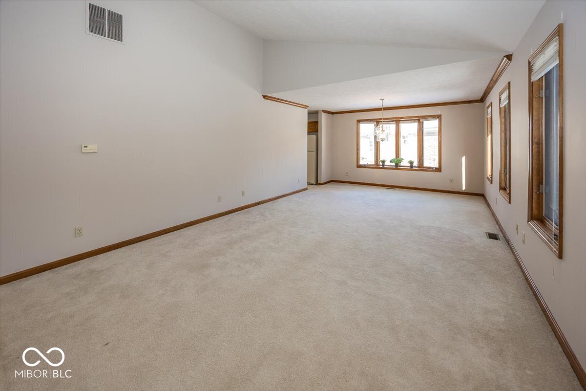 3206 Thomas Trace Columbus, IN 47203 - Photo 5 of 28