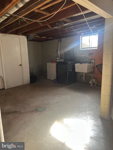 a view of utility room