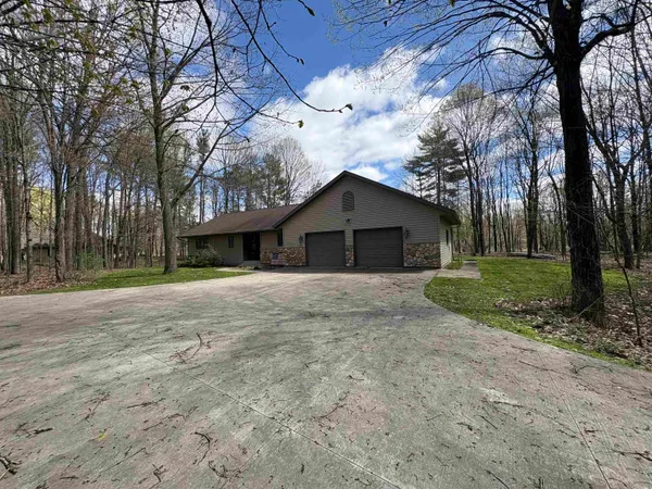 $549,900 | W9221 Amber Lane, Clintonville, WI 54929