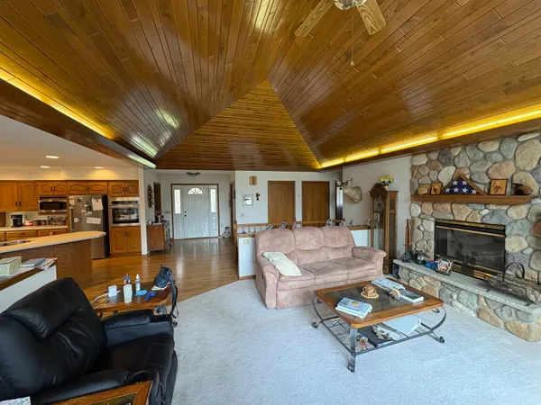$549,900 | W9221 Amber Lane, Clintonville, WI 54929