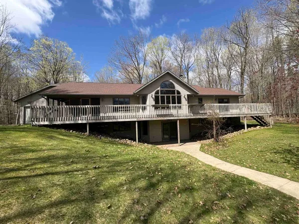 $549,900 | W9221 Amber Lane, Clintonville, WI 54929