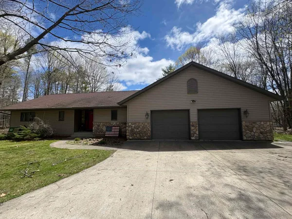 $549,900 | W9221 Amber Lane, Clintonville, WI 54929