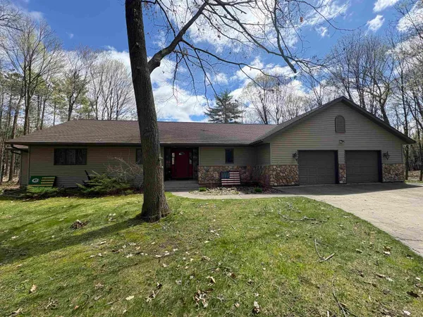 $549,900 | W9221 Amber Lane, Clintonville, WI 54929