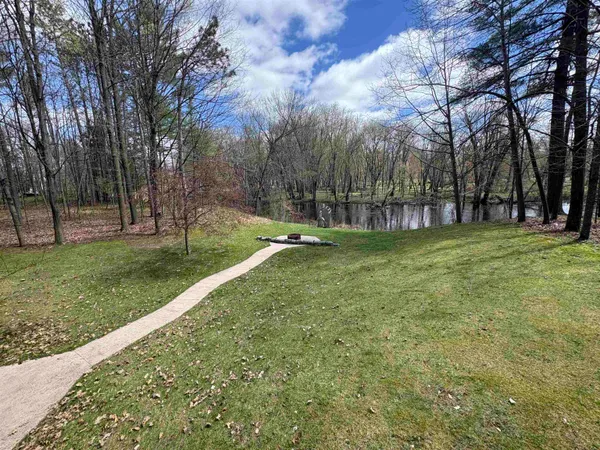 $549,900 | W9221 Amber Lane, Clintonville, WI 54929