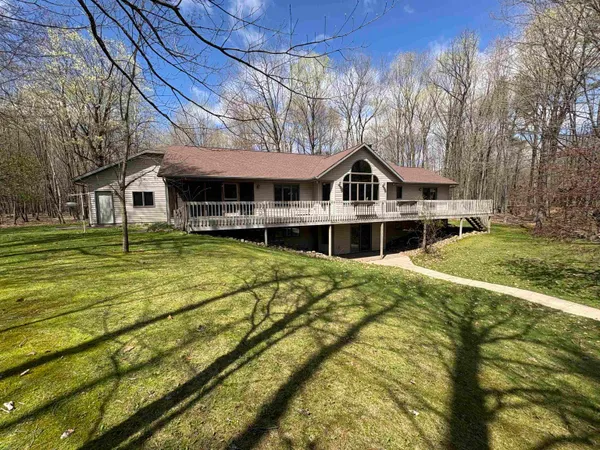 $549,900 | W9221 Amber Lane, Clintonville, WI 54929