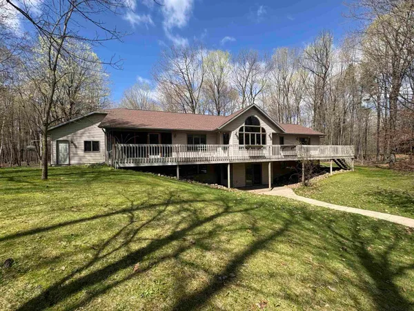 $549,900 | W9221 Amber Lane, Clintonville, WI 54929