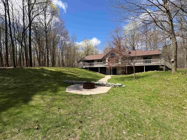 $549,900 | W9221 Amber Lane, Clintonville, WI 54929