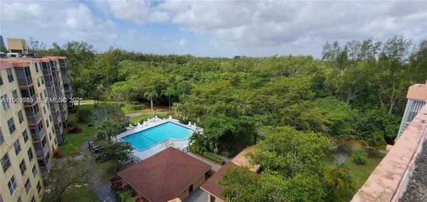 $2,300 | 17890 West Dixie Highway, Unit 702, North Miami Beach, FL 33160