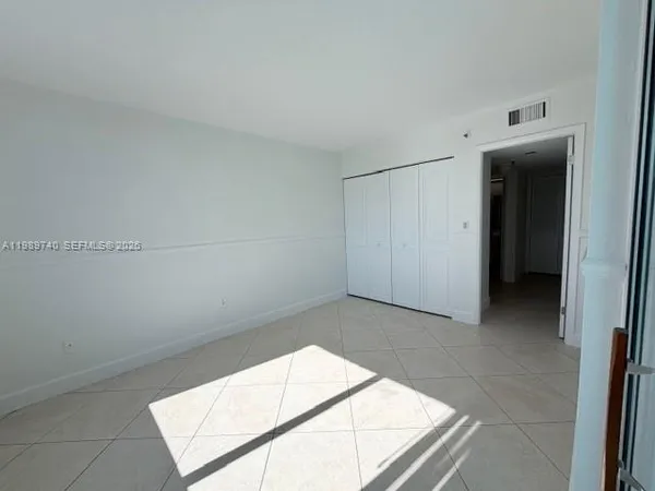 $2,300 | 17890 West Dixie Highway, Unit 702, North Miami Beach, FL 33160