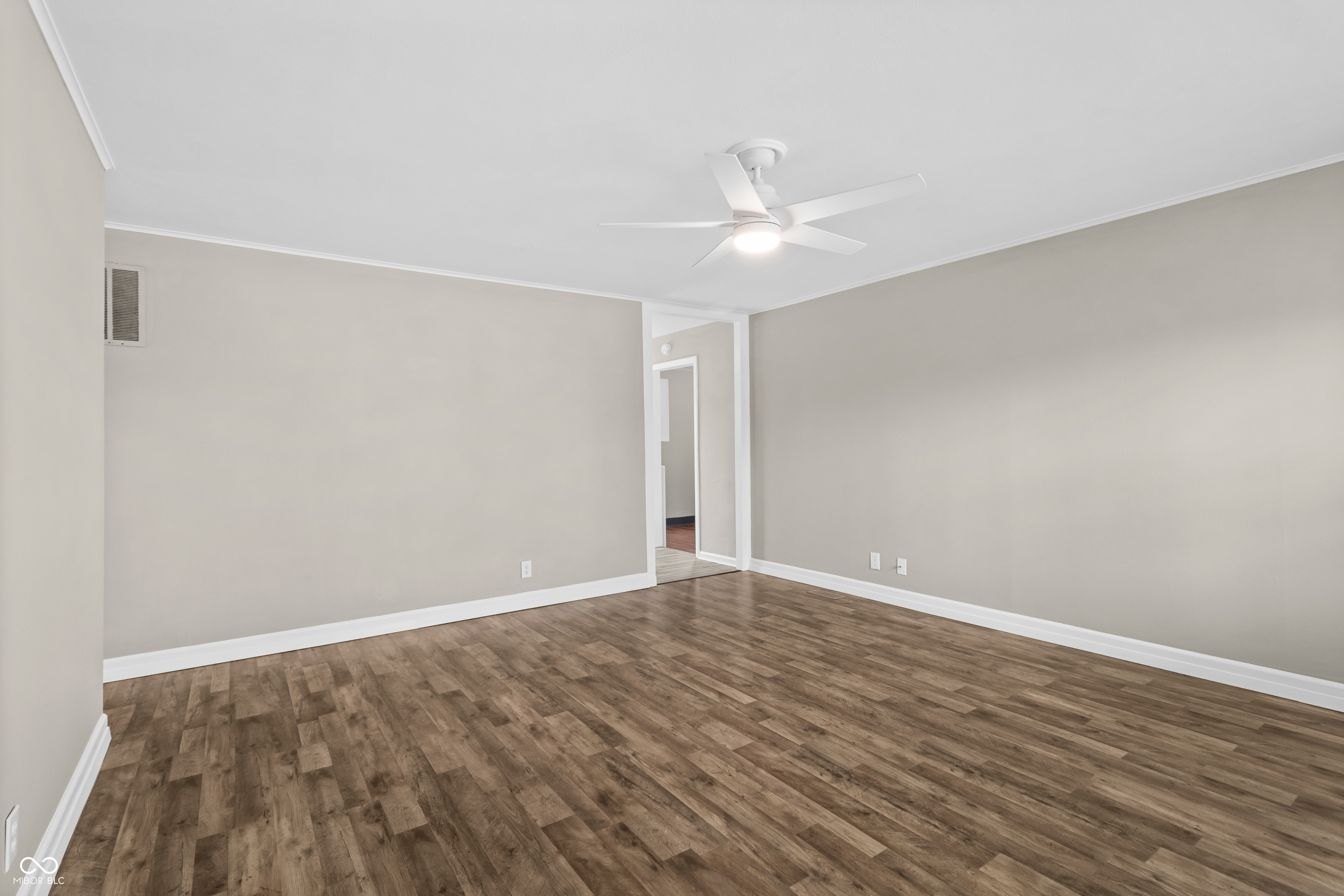 2626 Ebbie Road Indianapolis, IN 46219 - Photo 5 of 25 Gallery Image 5
