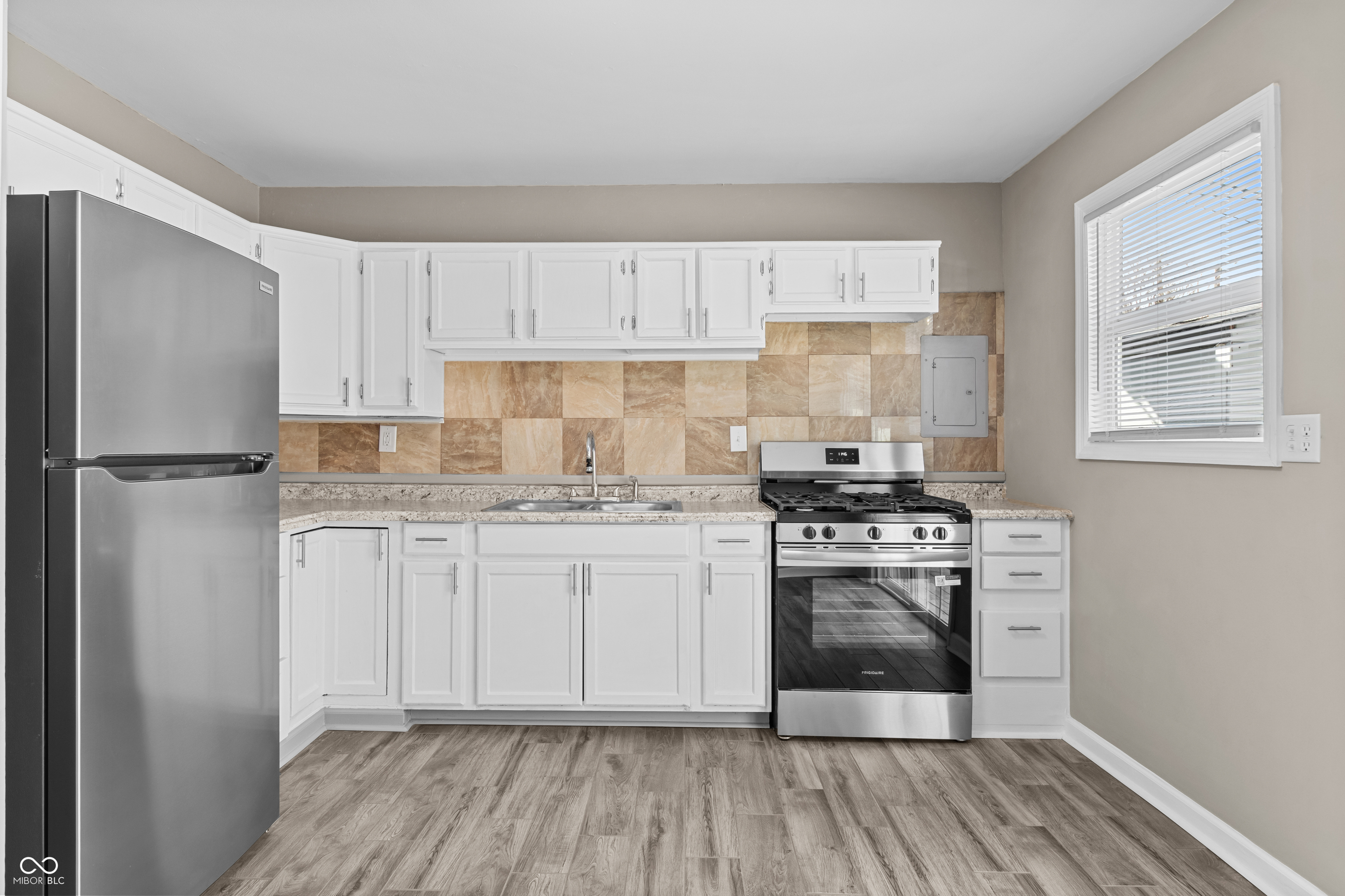 2626 Ebbie Road Indianapolis, IN 46219 - Photo 8 of 25 Gallery Image 8