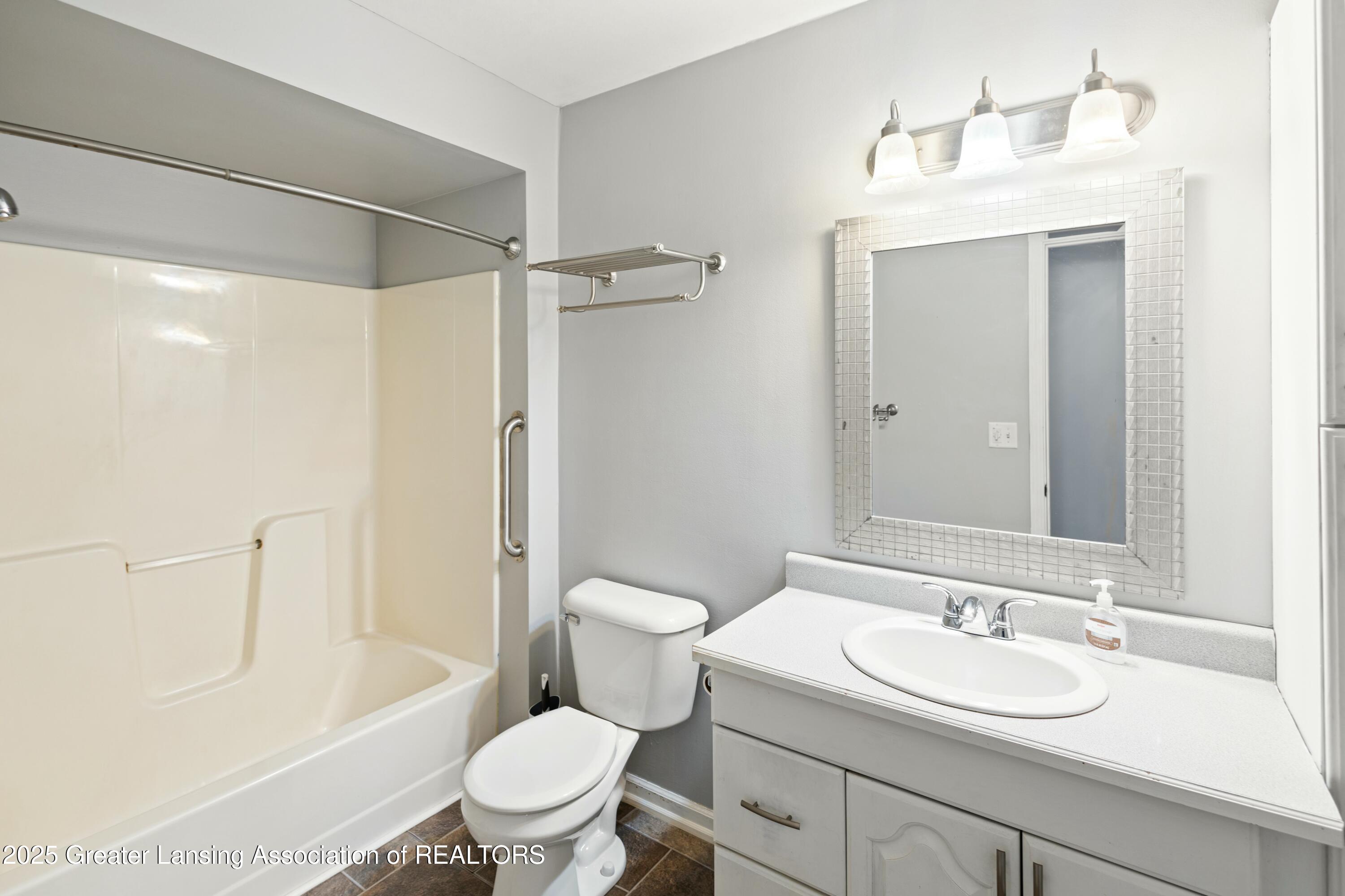 6174 Rutherford Avenue East Lansing, MI 48823 - Photo 23 of 42 tempImagevoyN2i