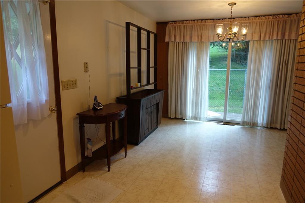 140 Pinehurst Road Butler, PA 16001 - Photo 11 of 25 Eat-in-kitchen with sliding glass doors to the patio