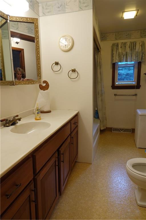 140 Pinehurst Road Butler, PA 16001 - Photo 16 of 25 Full Bathroom with large vanity