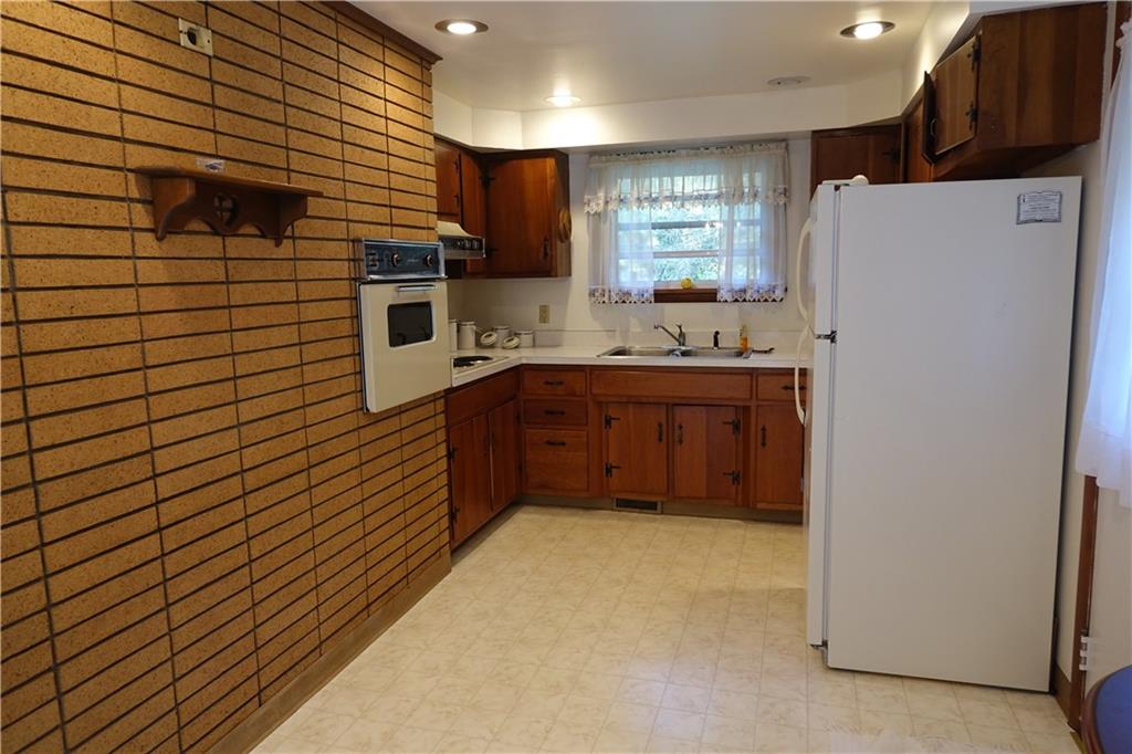140 Pinehurst Road Butler, PA 16001 - Photo 9 of 25