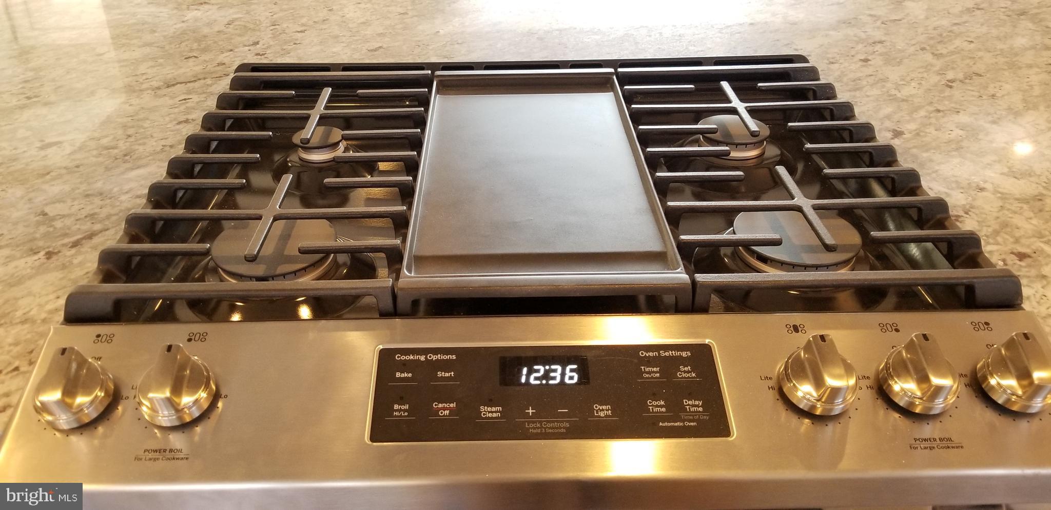 3806 Towanda Road Alexandria, VA 22303 - Photo 13 of 63 Gas stove.....