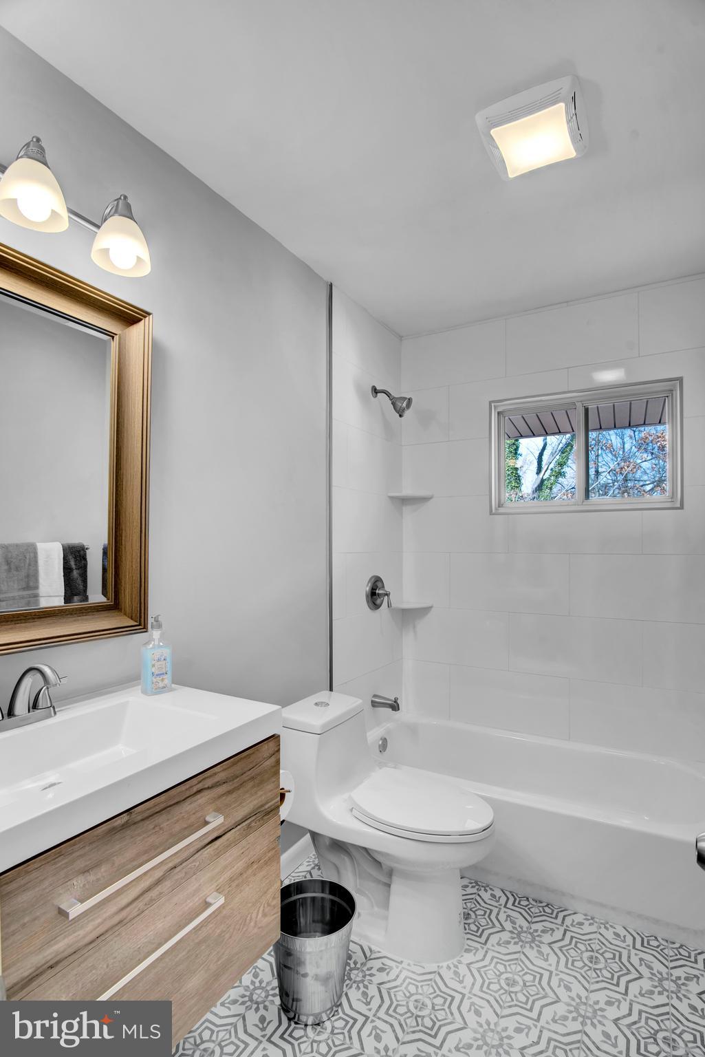 3806 Towanda Road Alexandria, VA 22303 - Photo 29 of 63 Hall Bath