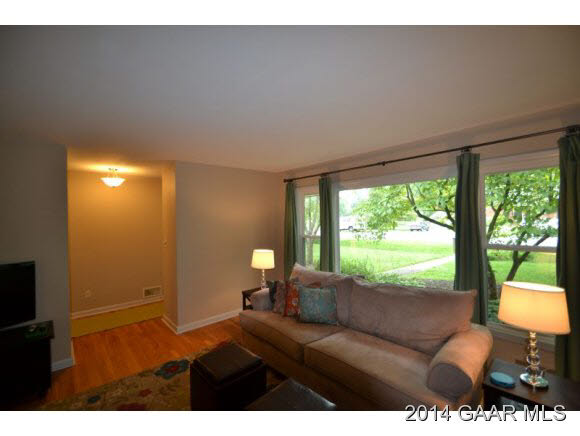 1201 Chatham Road Waynesboro, VA 22980 - Photo 4 of 25 Gallery Image 4