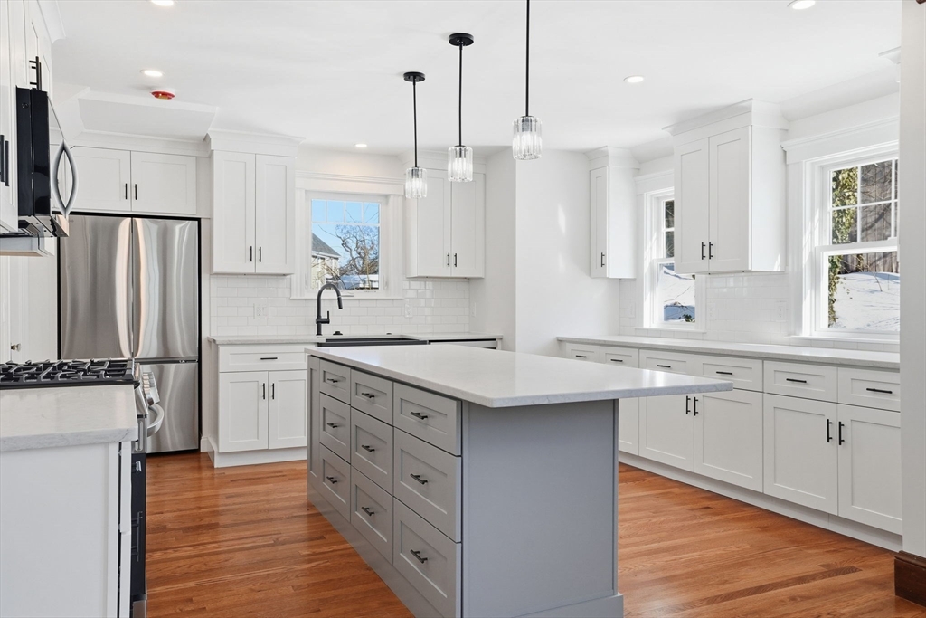 28 Brook Road Quincy, MA 02169 - Photo 2 of 38