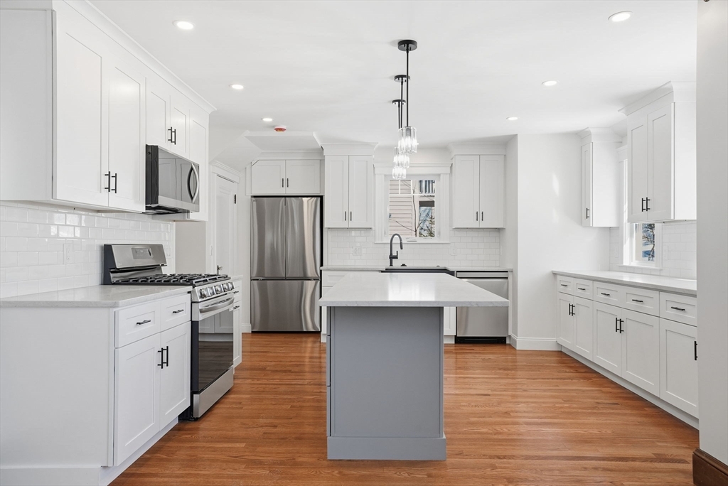 28 Brook Road Quincy, MA 02169 - Photo 3 of 38