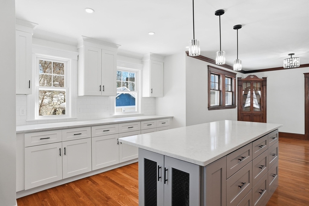 28 Brook Road Quincy, MA 02169 - Photo 7 of 38