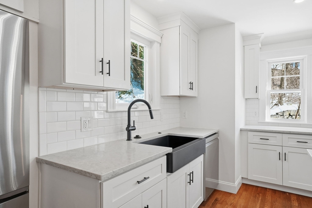 28 Brook Road Quincy, MA 02169 - Photo 8 of 38