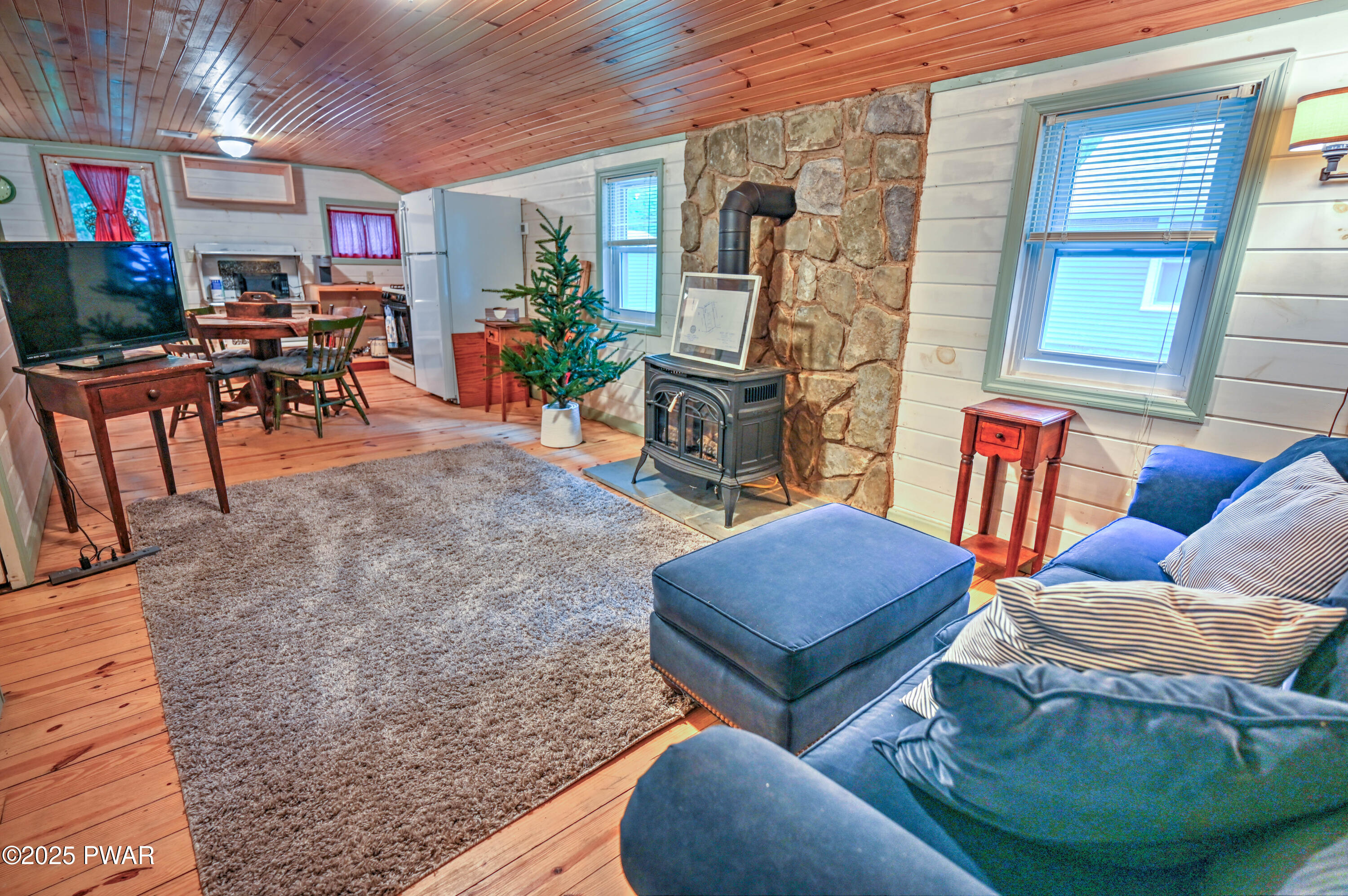 121 Ness Road Dingmans Ferry, PA 18328 - Photo 7 of 30 Living Room