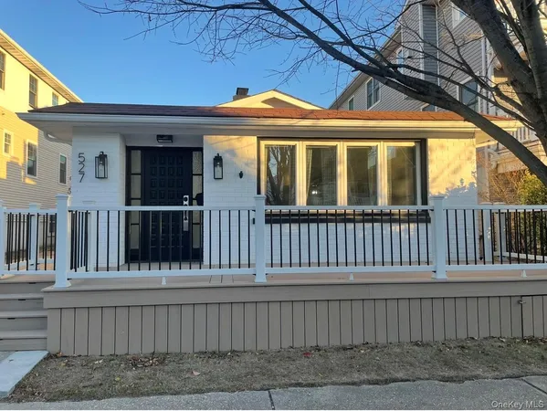 $3,700 | 527 West Market Street, Unit FRONT, Long Beach, NY 11561