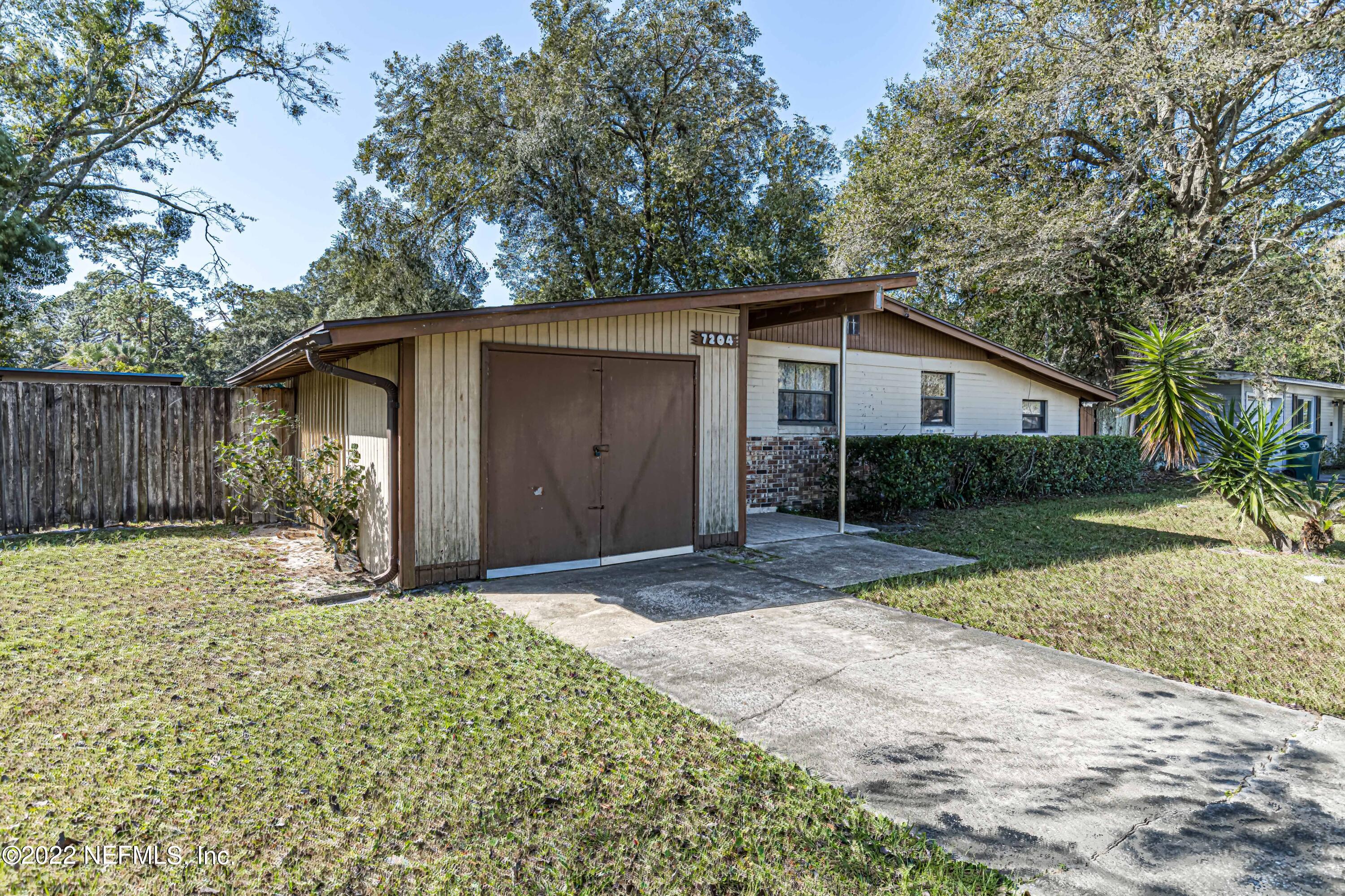 7204 Old Kings Road South Jacksonville, FL 32217 - Photo 3 of 32 a view of a house with a yard and large tree
