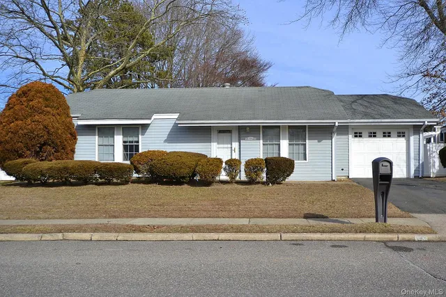 $574,990 | 133 Inverness Road, Holbrook, NY 11741