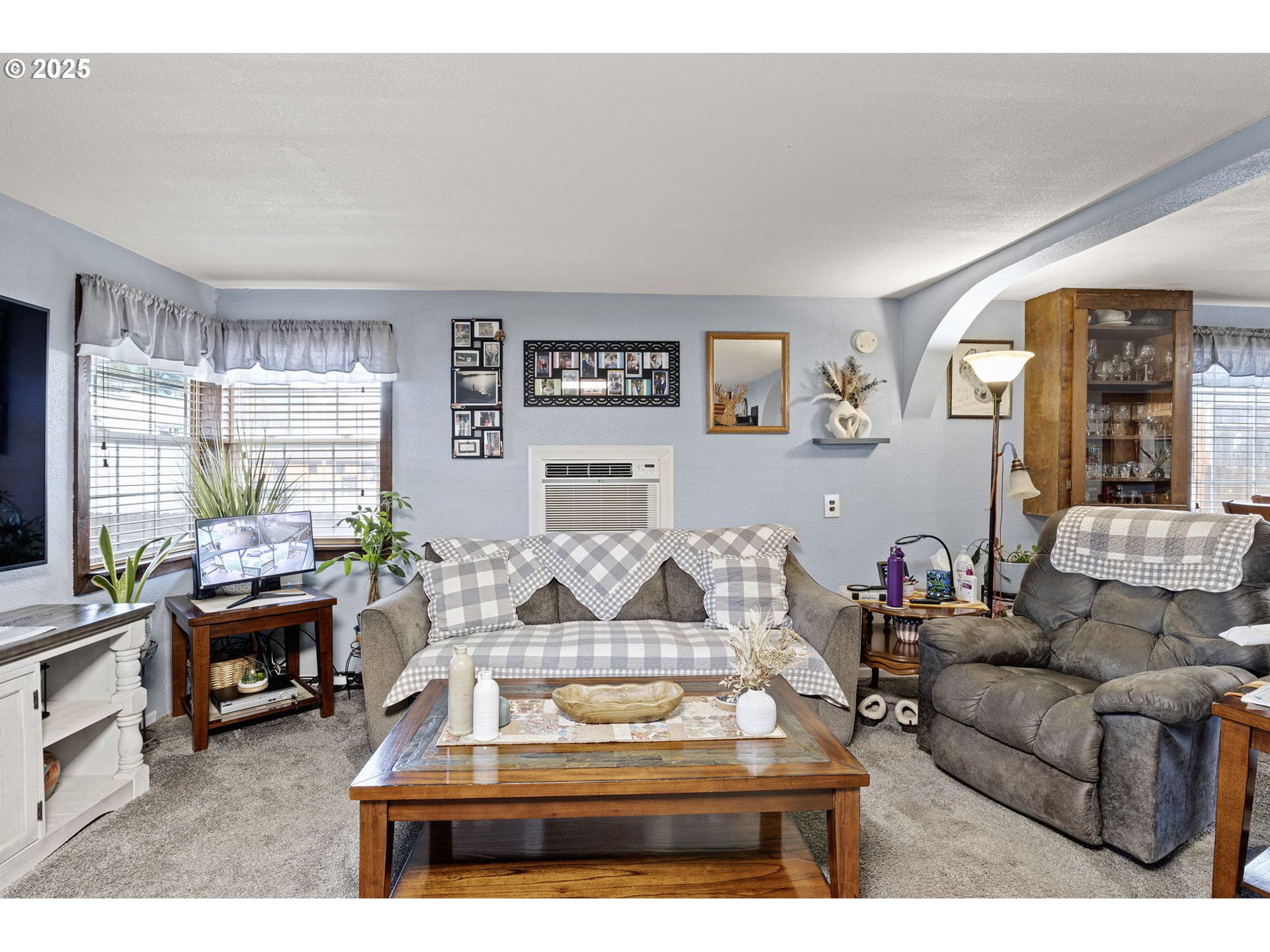 252 Alder Street Yoncalla, OR 97499 - Photo 15 of 47 a living room with furniture and a large window